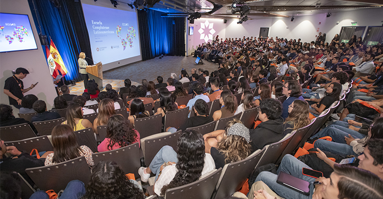 La Escuela Complutense Latinoamericana inaugura una nueva edición en Lima, con récord de participación
